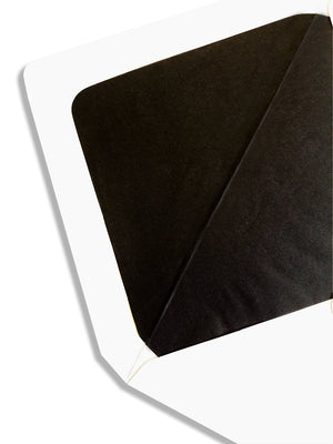 Enveloppe patte pointue velin blanc 114x162 doublée Soie Noire